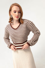 Woman V -Neck Executive Pattern Knitwear Sweater