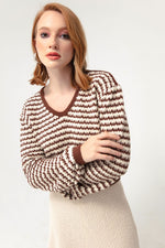 Woman V -Neck Executive Pattern Knitwear Sweater