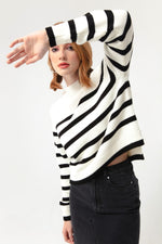 Woman Oversize Striped Knitwear Sweater