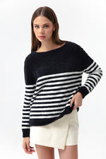 Female Bike Neckline Triko Sweater