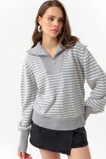 Female Zipper Detailed Striped Knitwear Sweater