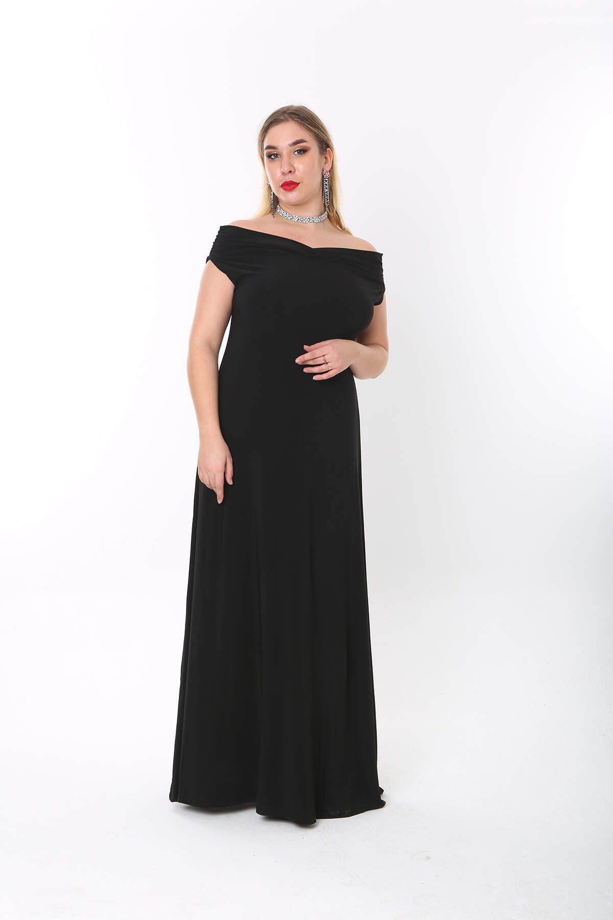 Plus Size Black Sleeveless Collared Evening Gown